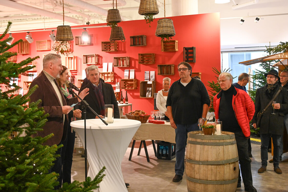 Открытие рынка "Адвент" в бывшем "Спортчеке