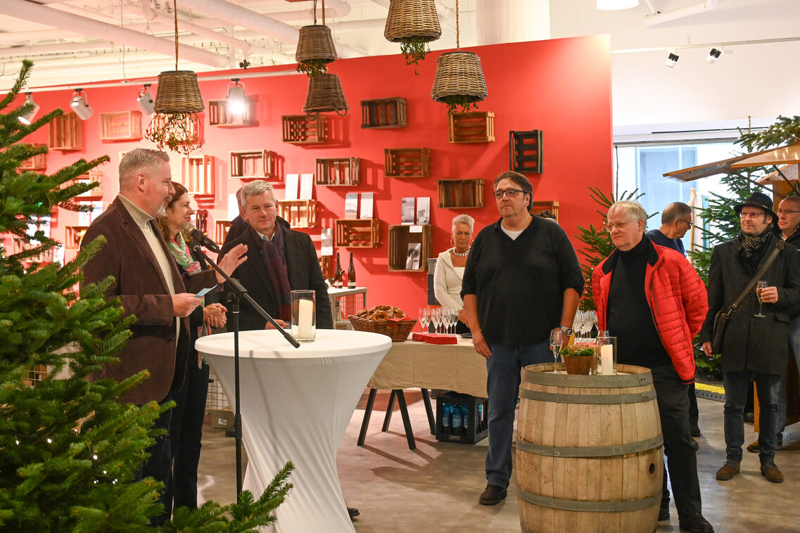 Eröffnung des Adventsmarkts im ehemaligen SportScheck