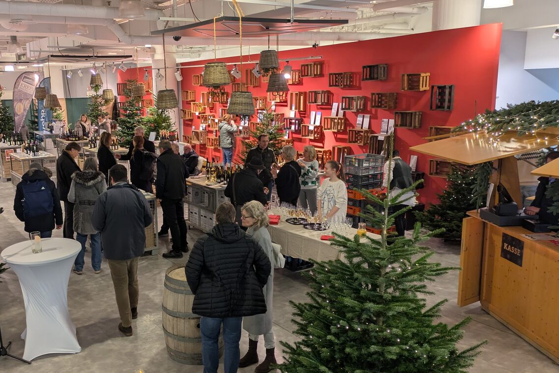 Eröffnung des Adventsmarkts im ehemaligen SportScheck