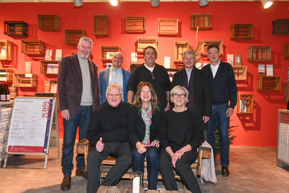 Открытие рынка "Адвент" в бывшем "Спортчеке