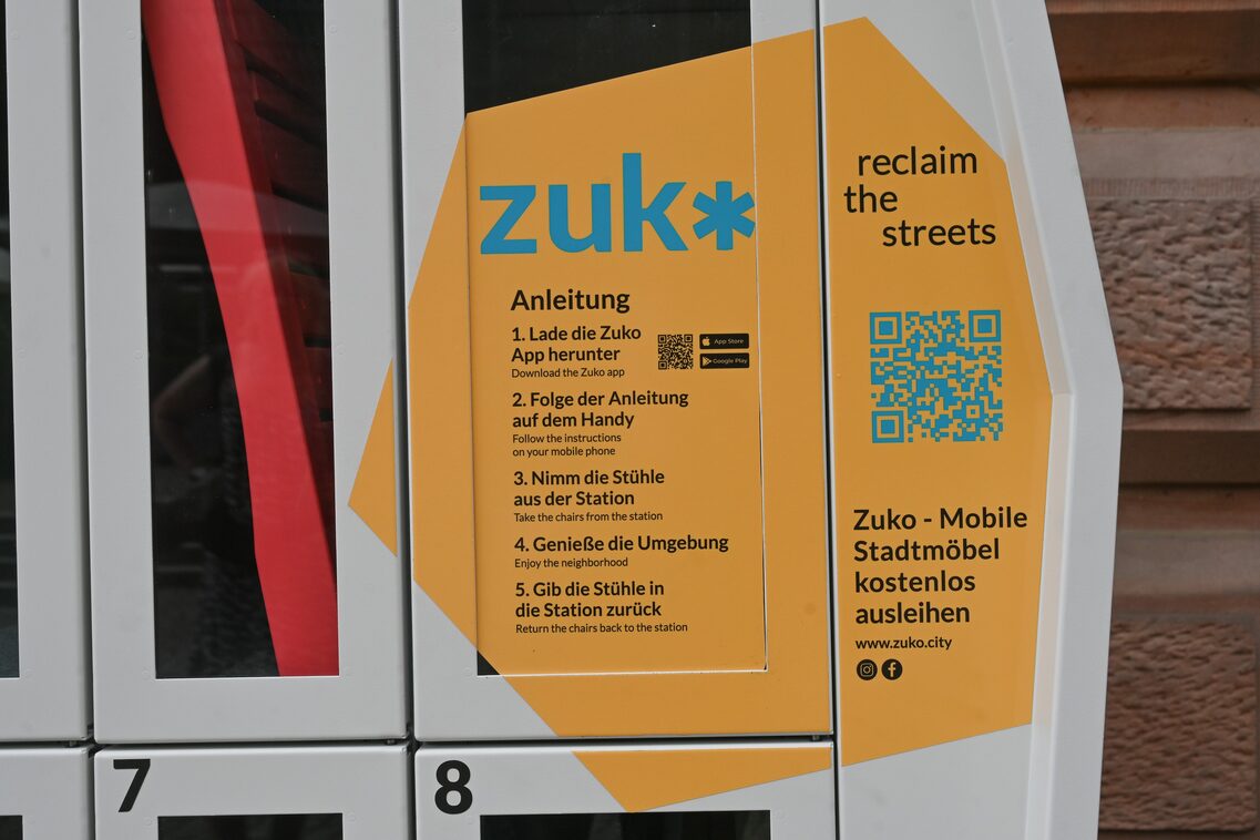 Stühle zur kostenlosen Ausleihe am Dern’schen Gelände