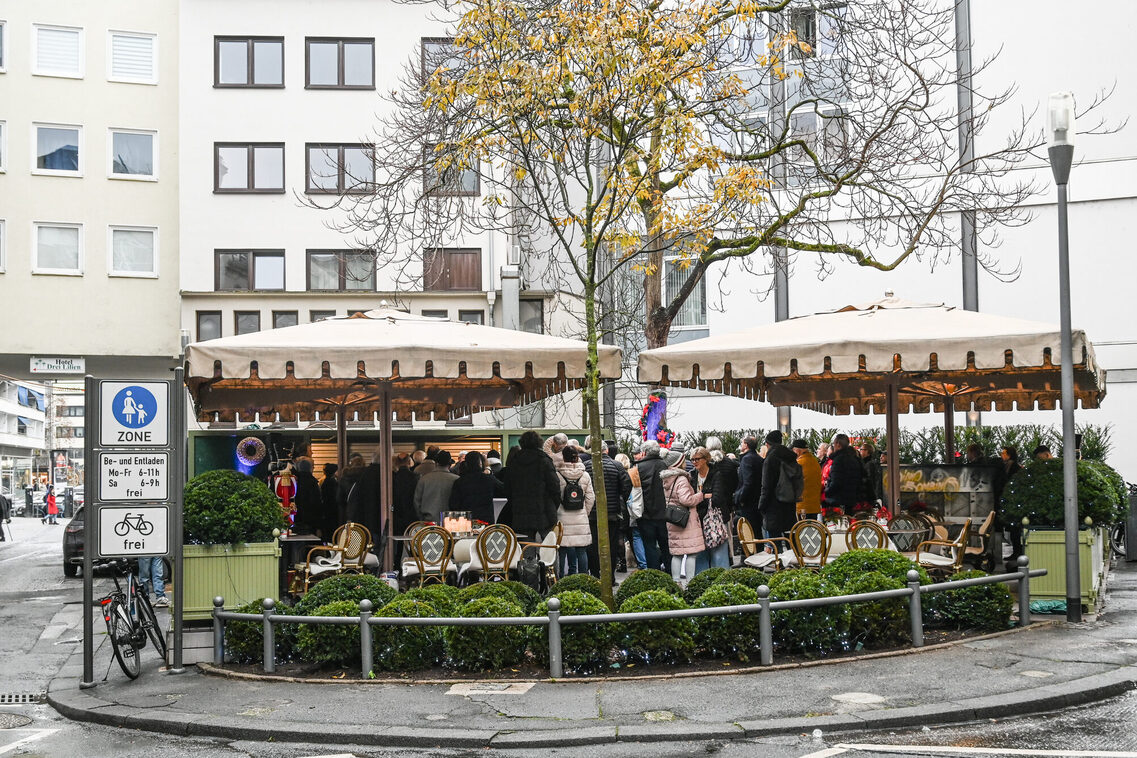 Eröffnung des umgestalteten Platzes in der Spiegelgasse