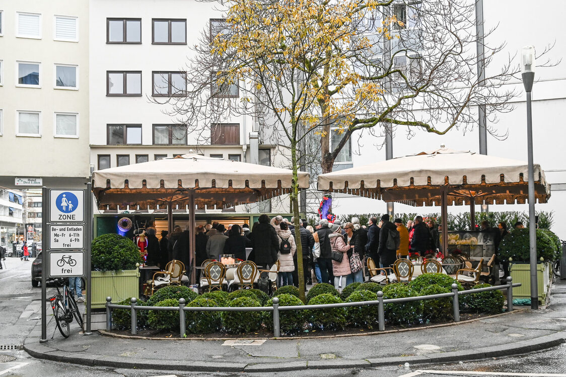 Eröffnung des umgestalteten Platzes in der Spiegelgasse