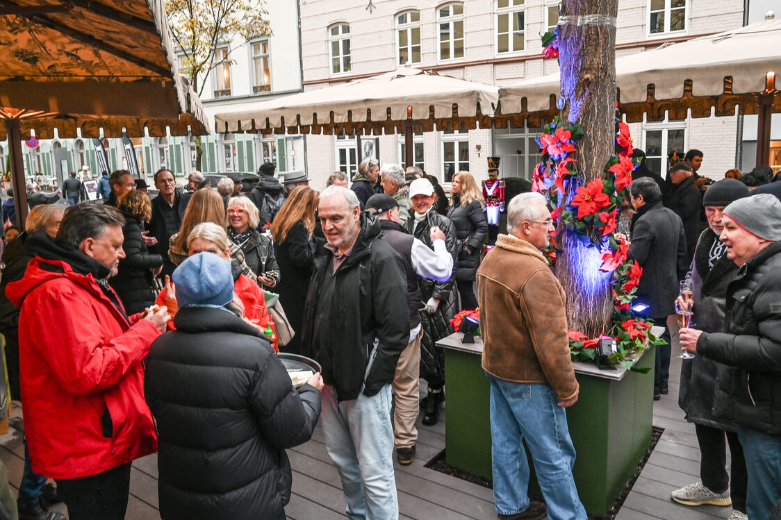 Eröffnung des umgestalteten Platzes in der Spiegelgasse
