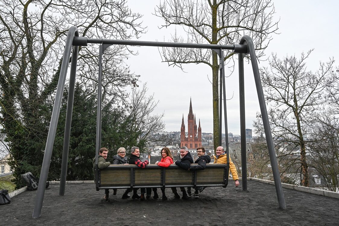 Balançoire sur la colline de l'école