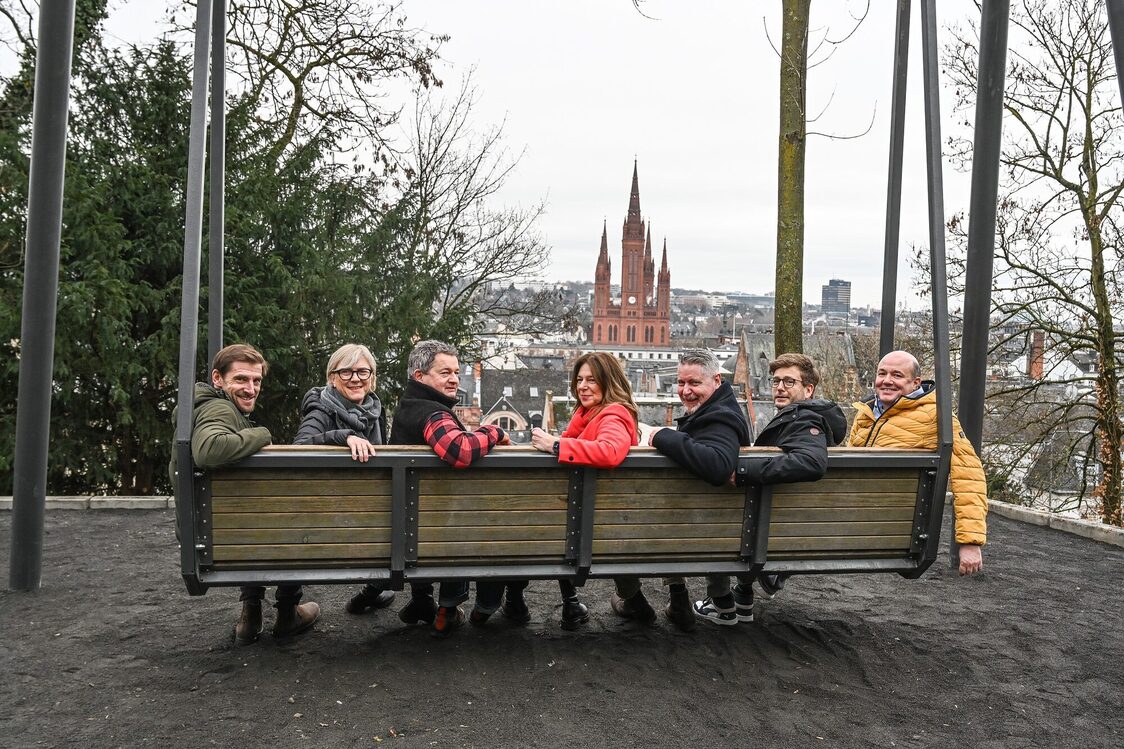 Balançoire sur la colline de l'école