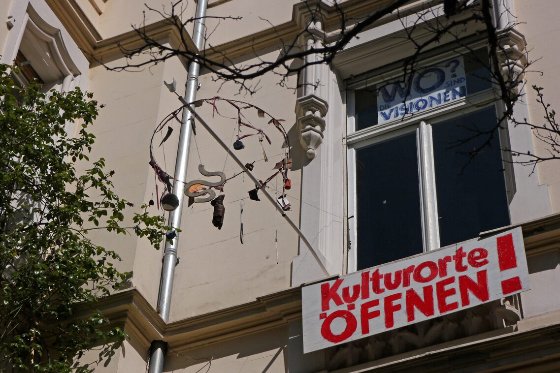 Installation von Titus Grab