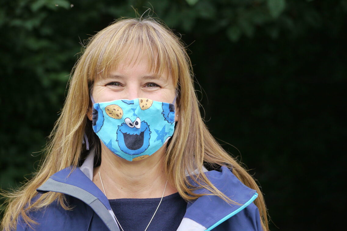 Maskenmodenschau beim Picknick der Nationen