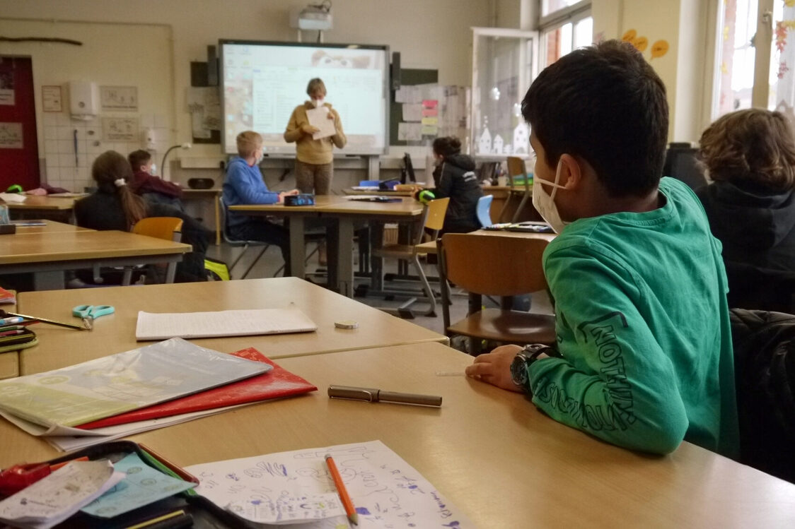 Anche le scuole primarie hanno dovuto mantenere le distanze.