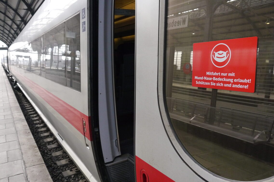 Auch im Fernverkehr gilt Maskenpflicht.