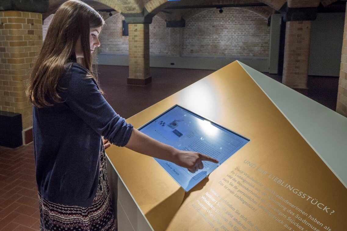 Станция за избор на любима творба от посетителите