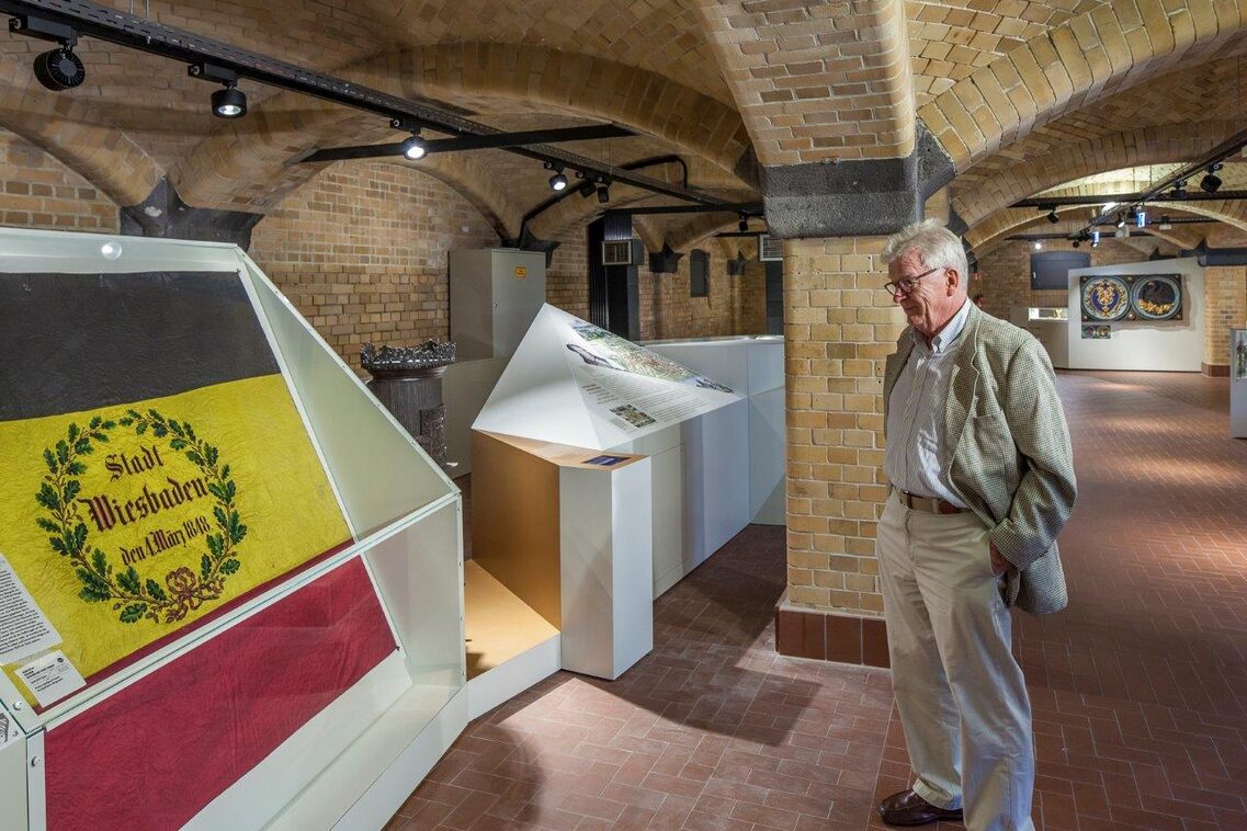 Черно, златно и червено знаме от 1848/49 г.