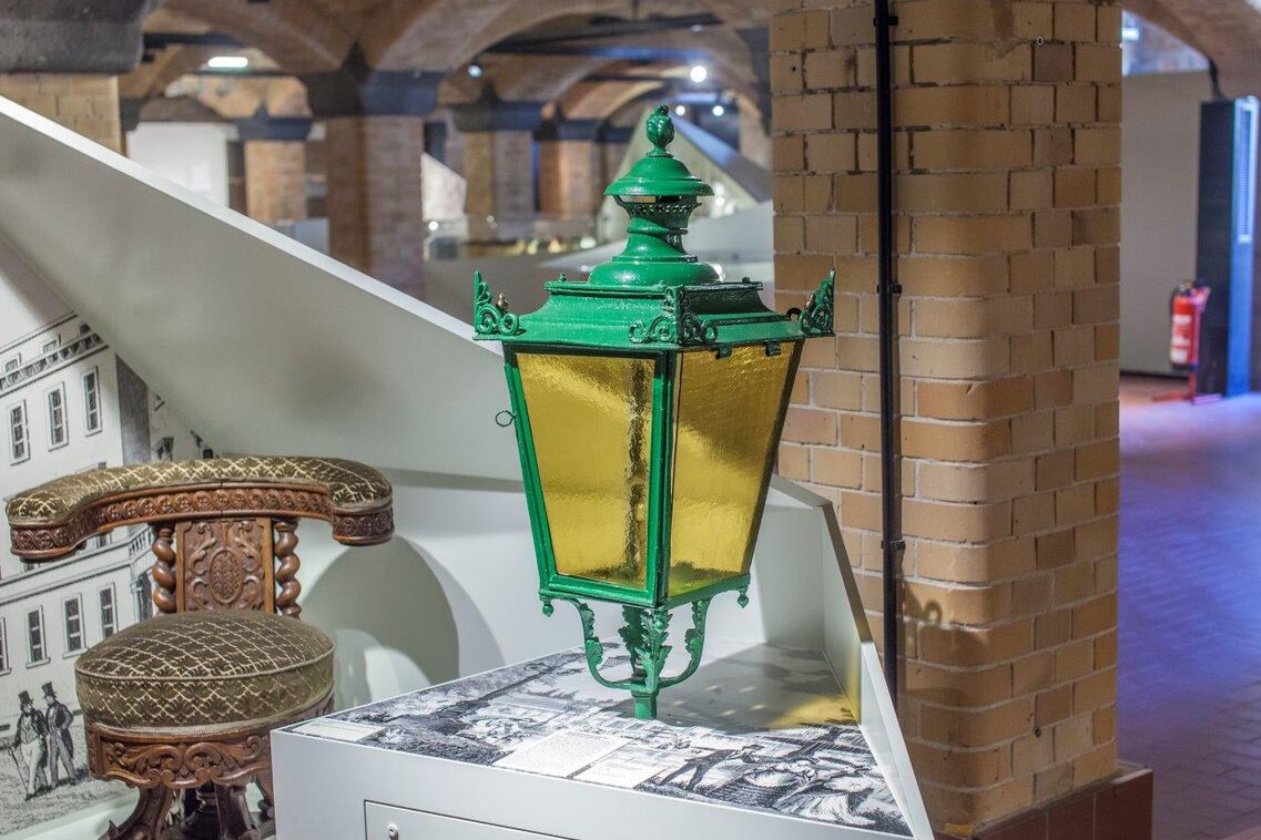 Воайор на херцог Адолф Насауски около 1850 г. и модел на газов фенер от Висбаден