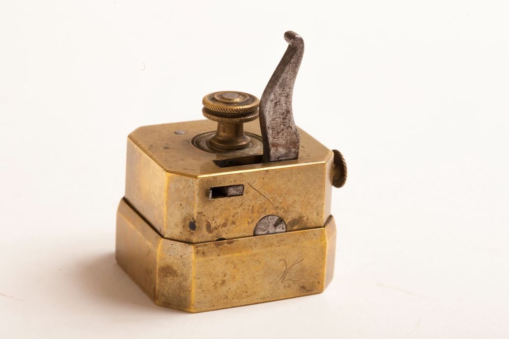 Cupping cutter with two-part brass housing and steel blade