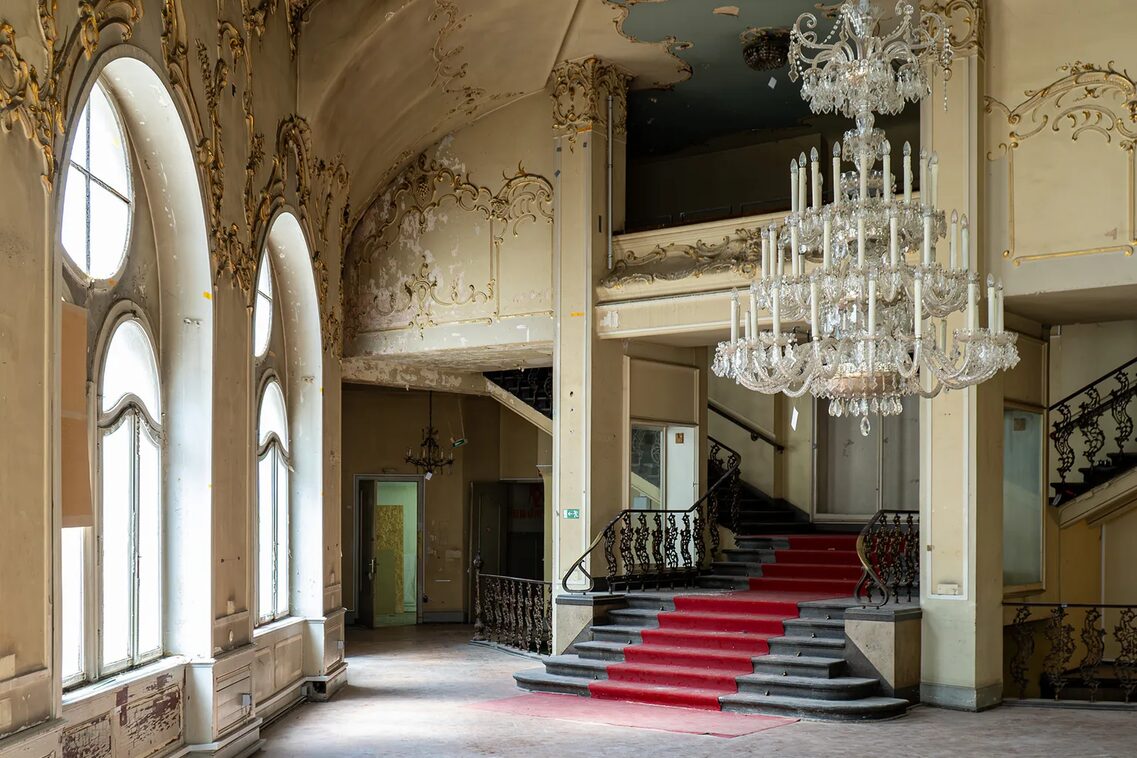 Privire în Sala Oglinzilor