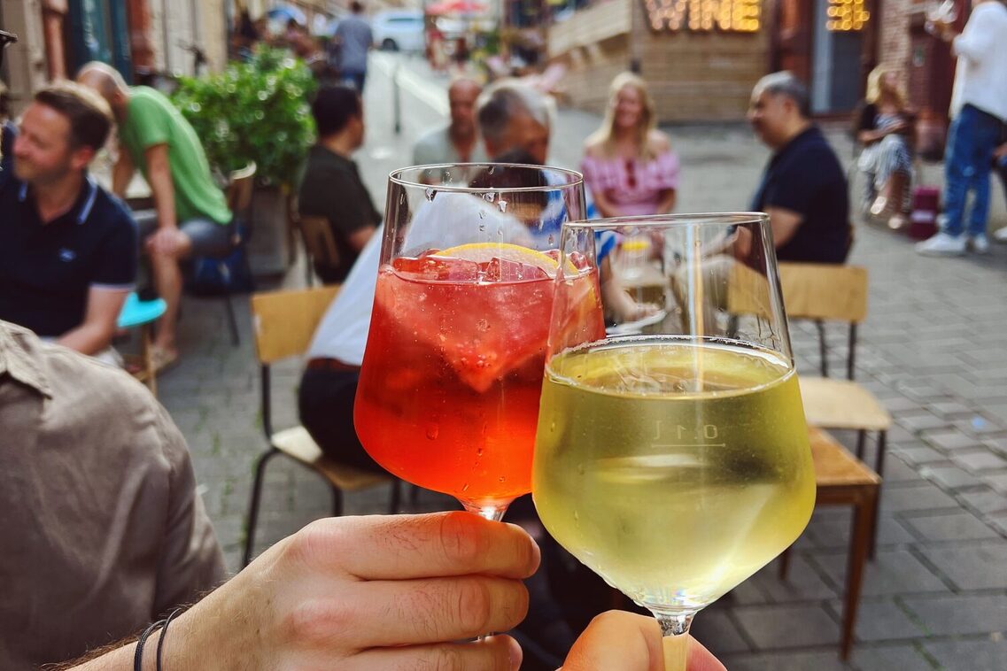 Two glasses that toast