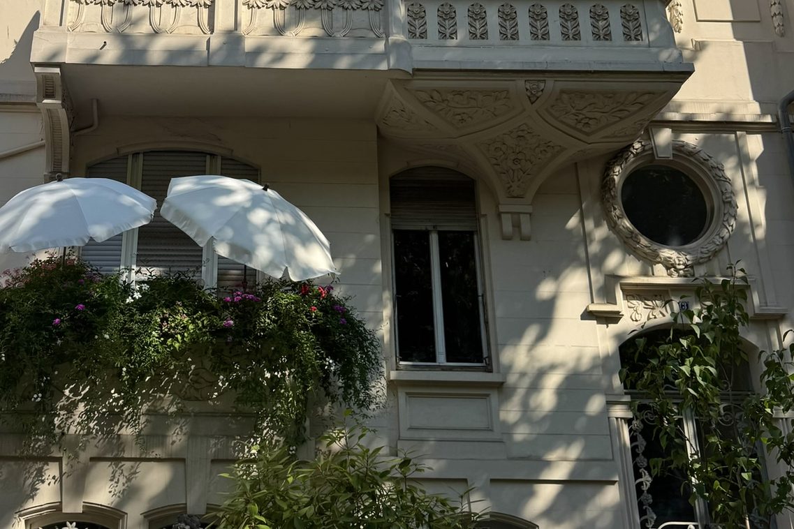 Blick auf schönen Altbau