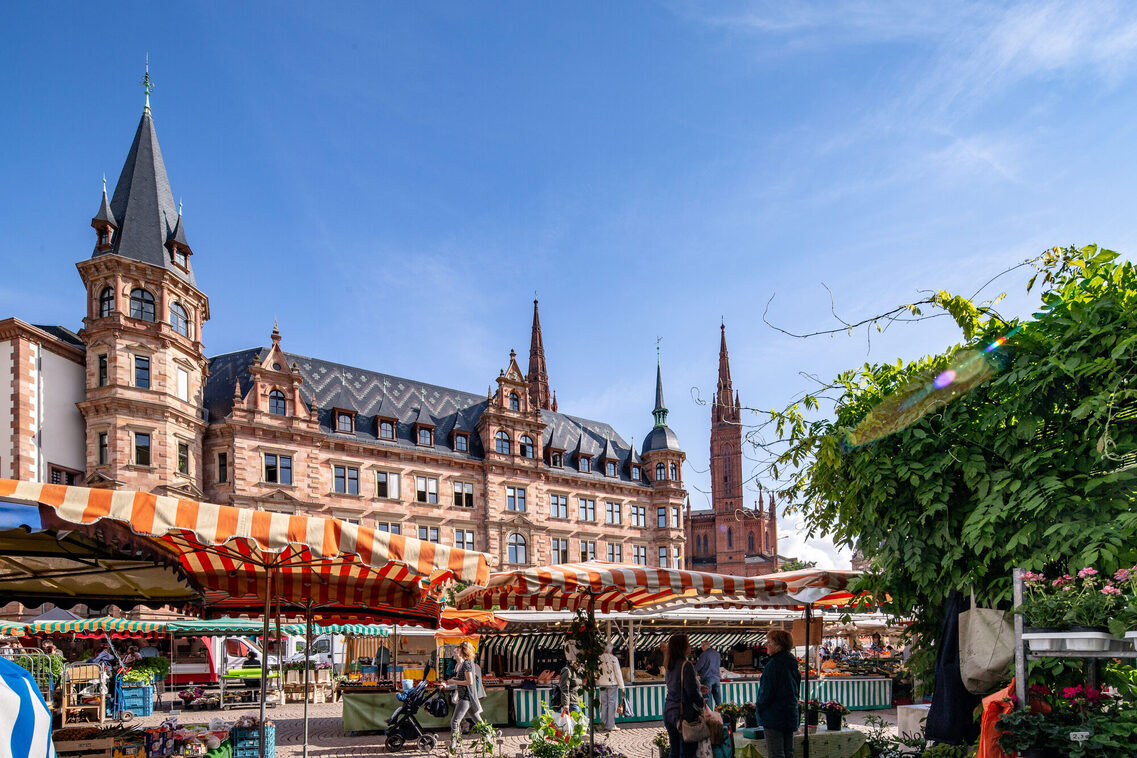 Weekly market on the market square