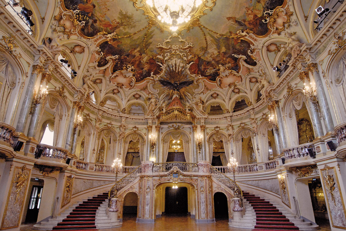 View into the foyer of the Staatstheater