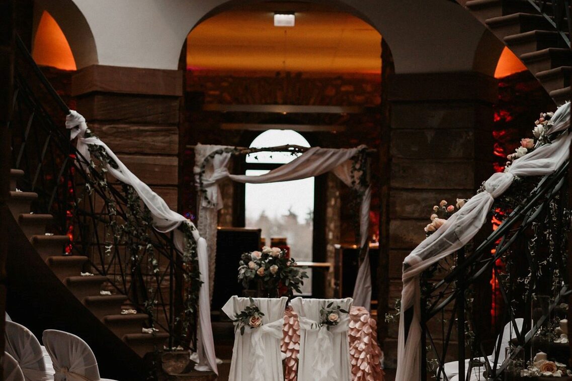 كراسي الزفاف