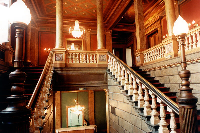 Foyer z klatką schodową