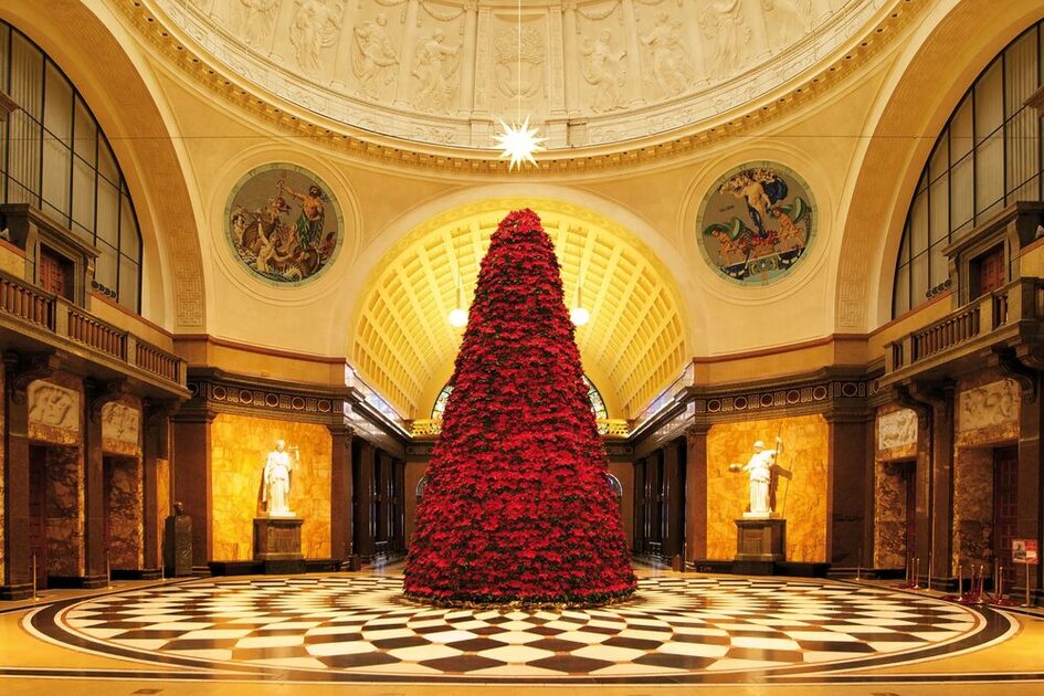 Weihnachtsbaum im Foyer des Kurhauses