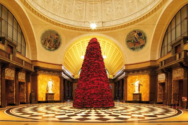 Weihnachtsbaum im Foyer des Kurhauses