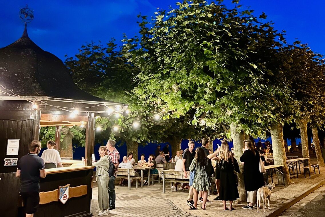 Evening - People at the wine stand