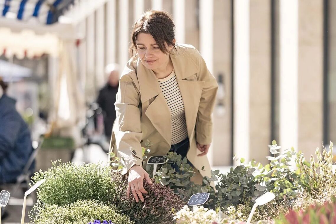 Woman at the flower stand