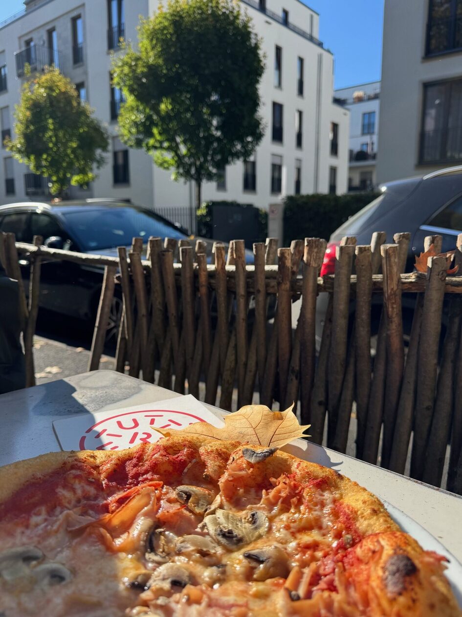 Pizza in the sun