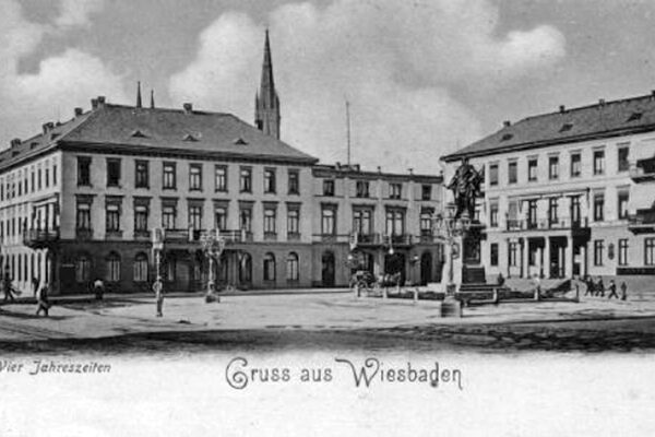 Ansichtskarte um 1900 – zeigt das Hotel als Teil einer alten Ansicht der Wilhelmstraße.