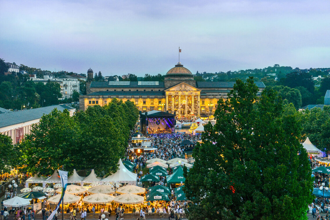 Concert on the bowling green in front of the Kurhaus