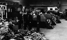 Große Trauerfeier für die drei verstorbenen Feuerwehrmänner.