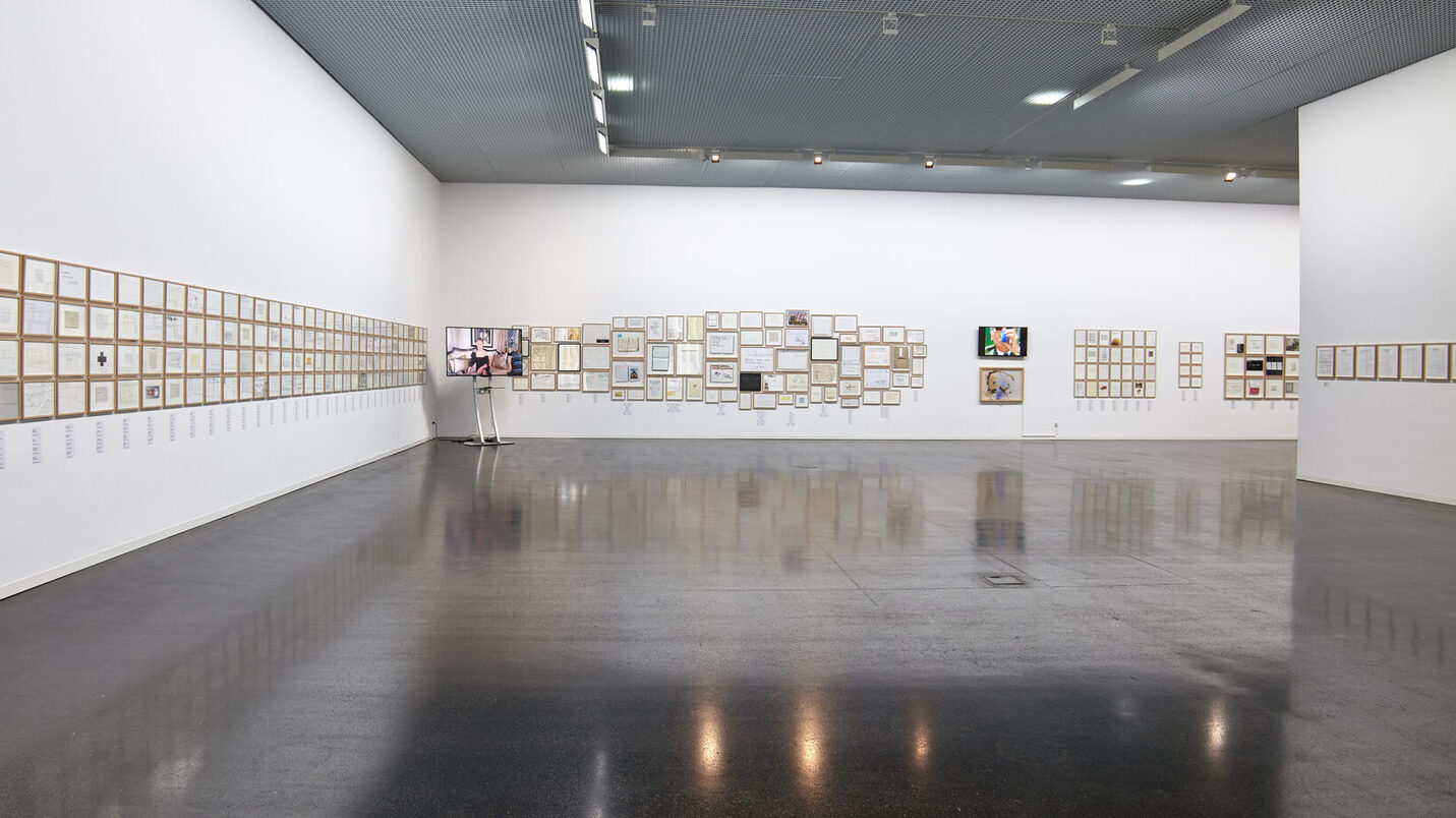 Blick in die Ausstellung "Why are you creative? By Hermann Vaske" im Kunsthaus Wiesbaden