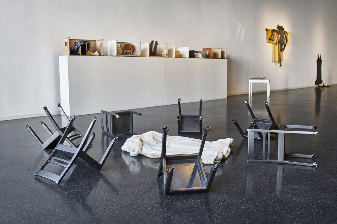 Blick in die Ausstellung Birgit Berg-Block. Von Spiegeln und Schatten