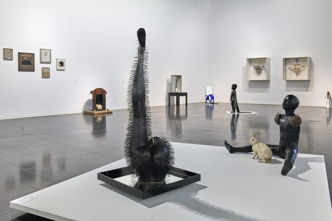Blick in die Ausstellung "Birgit Berg-Block. Von Spiegeln und Schatten"