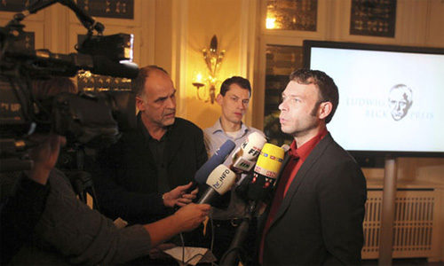 Marcel Gleffe was awarded the Ludwig-Beck-Prize for Civil Courage 2011.