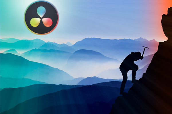 Eingefärbte Berglandschaft mit DaVinci Logo