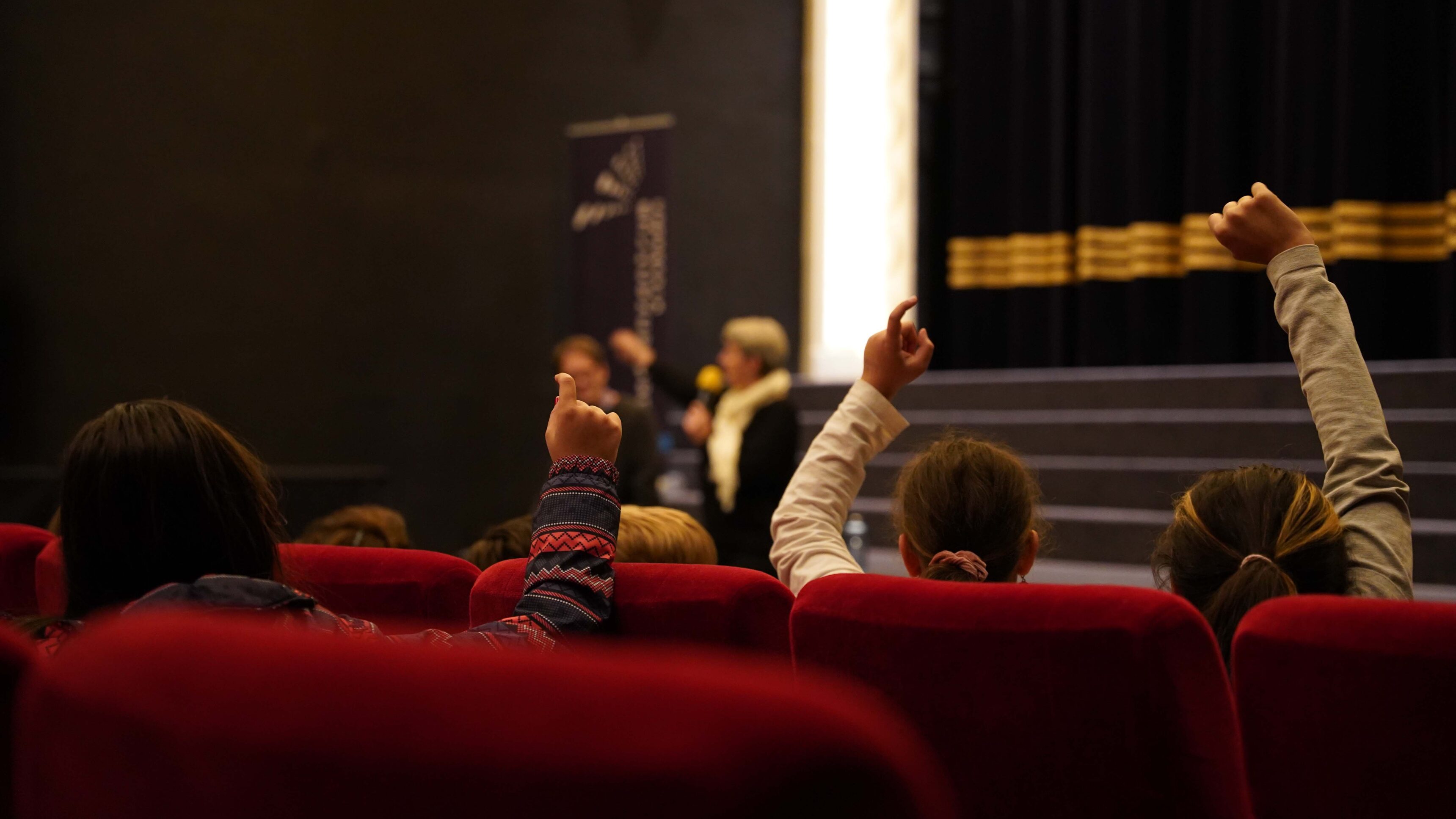Kinder bei Kino macht Schule