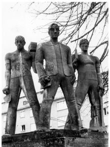 Denkmal der Arbeit an der Ecke Loreleiring/Oestricher Straße, 1975