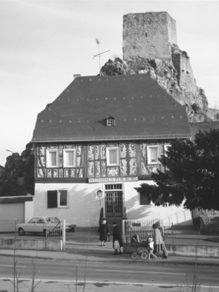 Burg Frauenstein von der Kirschblütenstraße gesehen, 1975