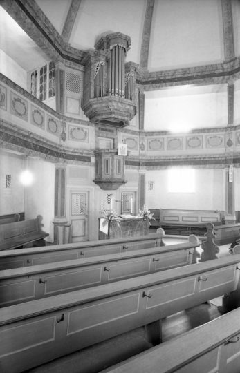 Innenansicht der Evangelischen Kirche Naurod, 1980