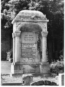 Grabmal auf dem jüdischen Friedhof an der Platter Straße, ca. 1980,
