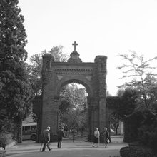Eingangstor des Nordfriedhofs, 1967