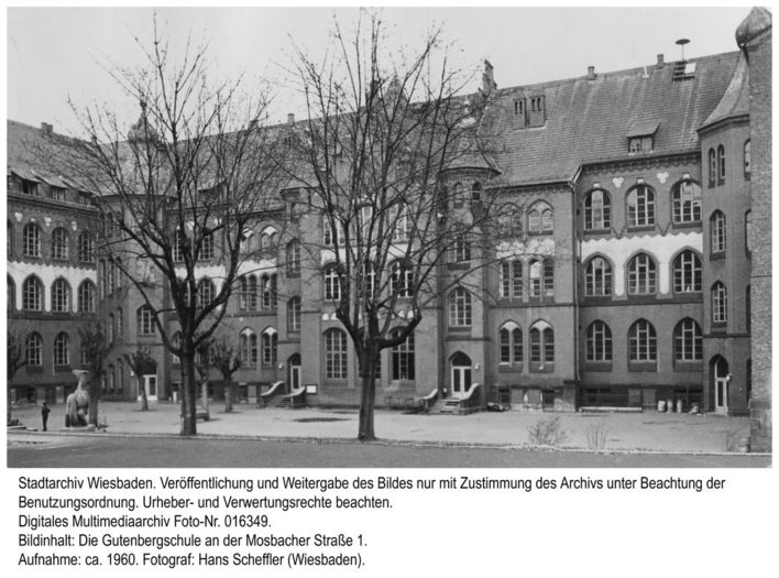 Gutenbergschule an der Mosbacher Straße 1, ca. 1960