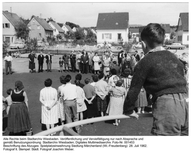 Einweihung eines Kinderspielplatzes in der Siedlung Märchenland, 1962