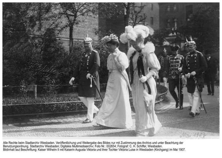 Kaiser Wilhelm II., Kaiserin Auguste Viktoria und Tochter Viktoria Luise i