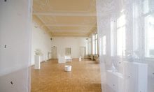 Der Bellevue-Saal mit der Ausstellung der Künstlerin Renate Wiedemann (Ber