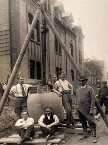 Arbeiter während des Kanalbaus in der unteren Sandstraße, 1925.