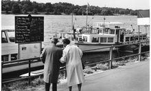 Ausflugsschiffe am Biebricher Rheinufer, ca. 1965